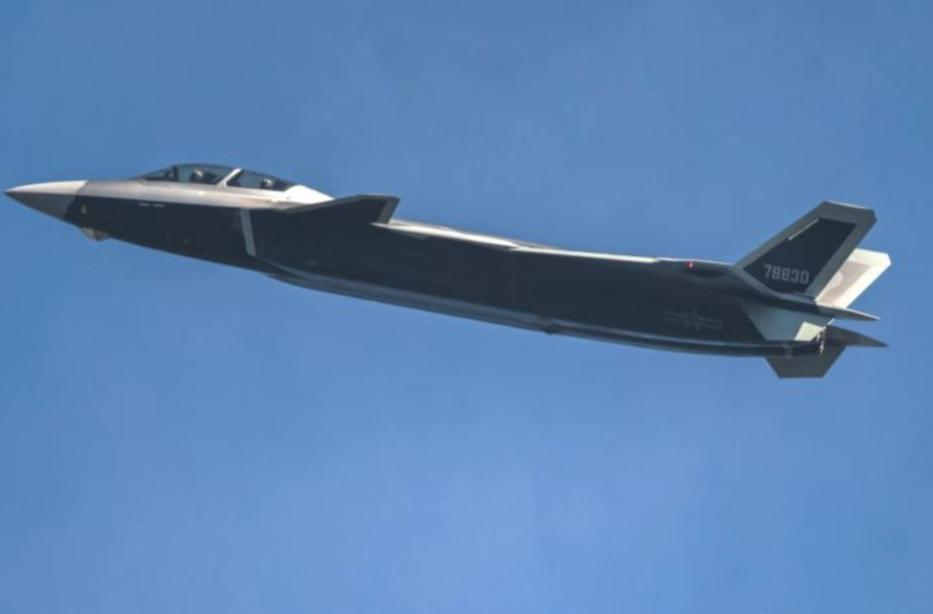 歼-20S官宣对地对海打击能力 如何开启无人空战新模式？