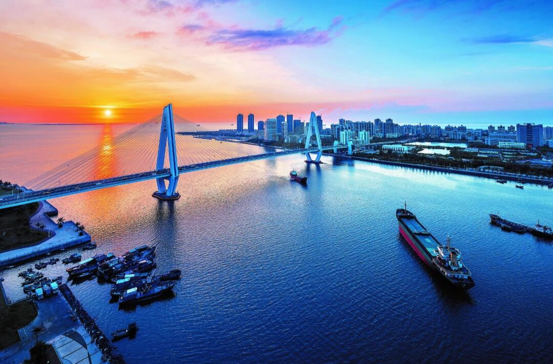 Hainan FTP Logs Smooth Cargo Flows on First Day of Special Customs Operations