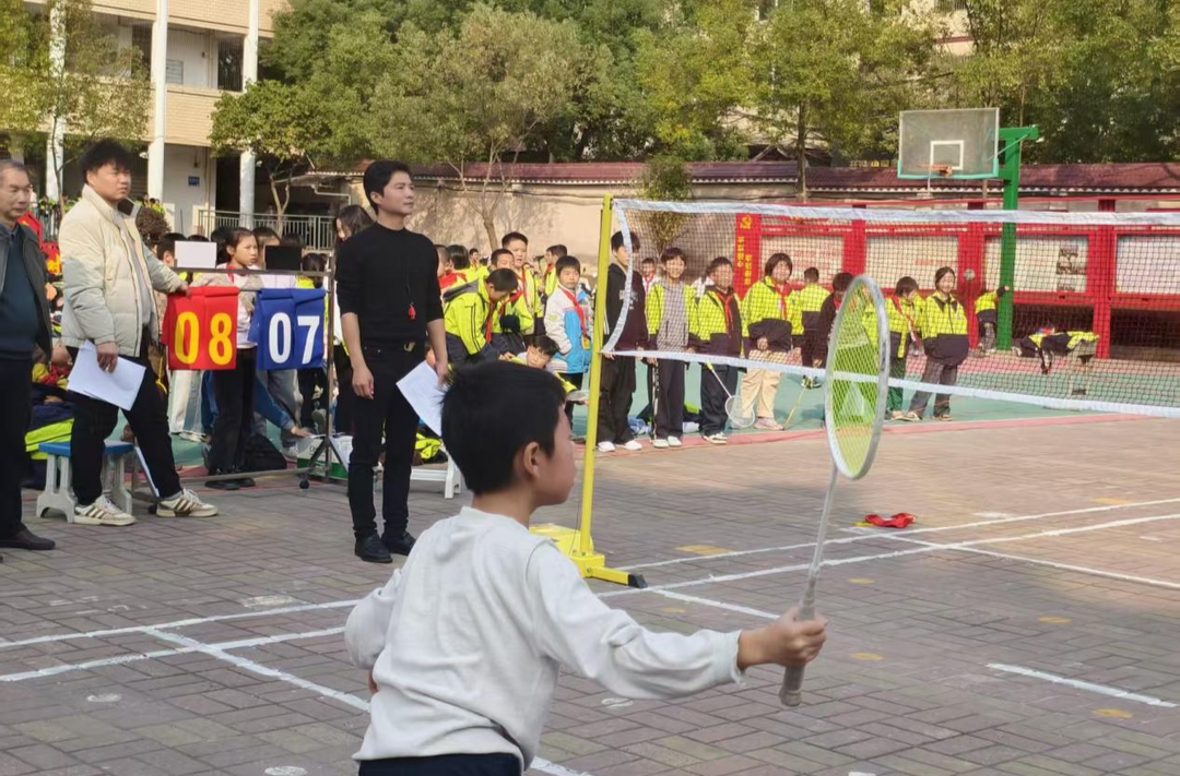 雏鹰展翅，乒羽争锋！常宁市泉峰街道中心学校举行首届小学生球类运动会