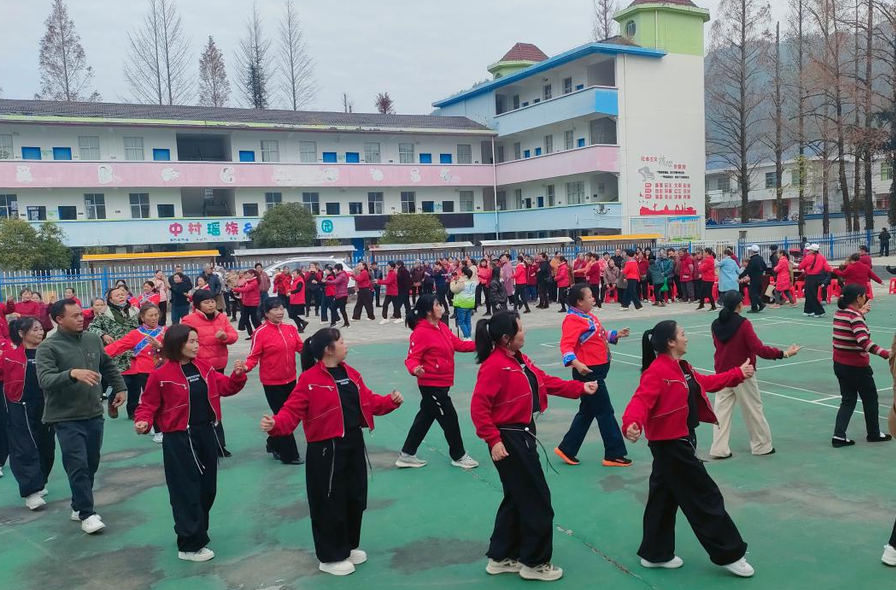 炎陵中村瑶族乡广场舞大会 绘就民族团结新图景