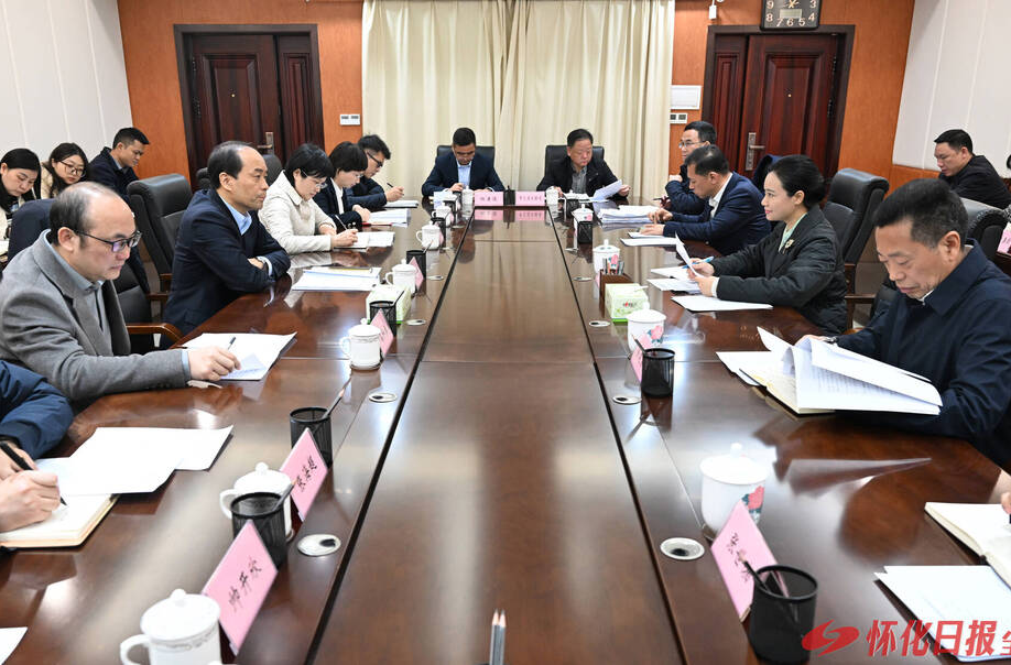 韦朝晖与省机场管理集团党委书记、董事长舒行钢举行工作会谈