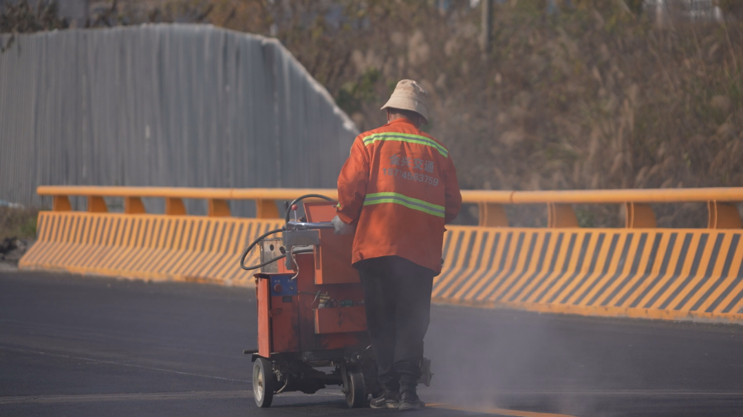 G354凤凰段大修火热进行，奋力打造最美西进公路