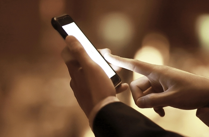 手机一晃就被迫看广告？APP强制跳转亟待治理