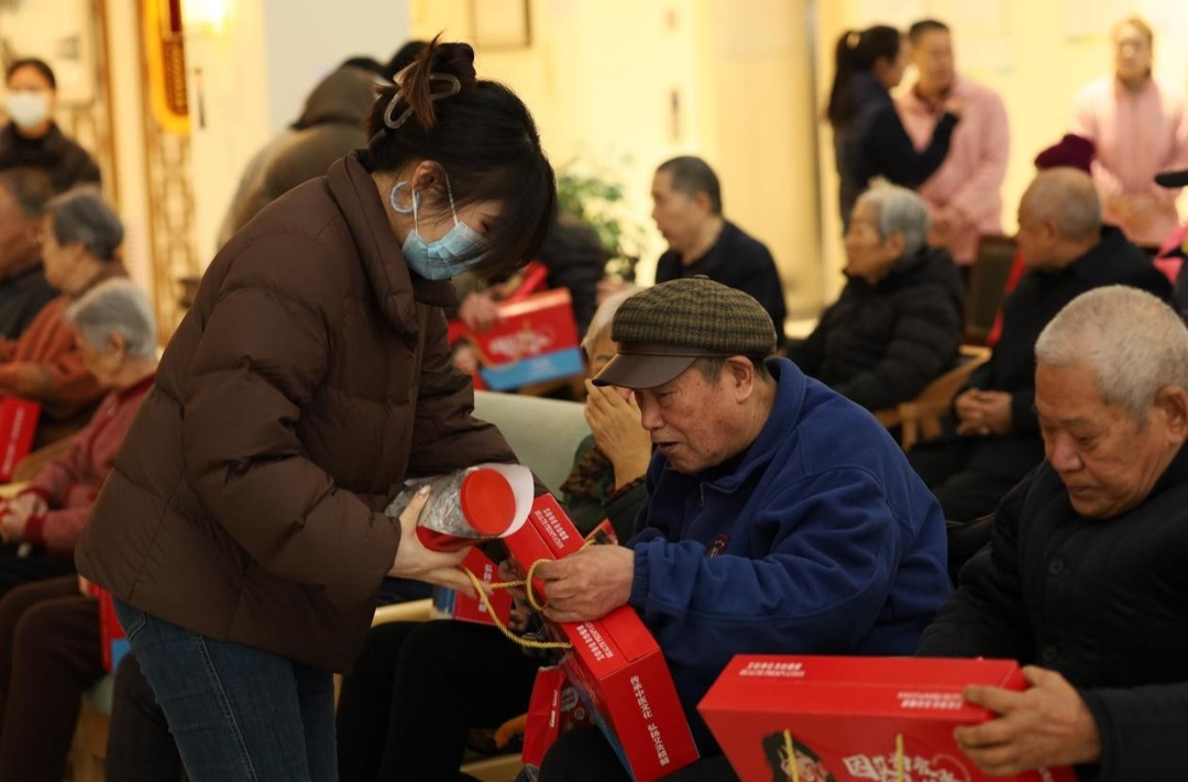 中组部要求双节期间走访慰问生活困难党员、老党员、老干部