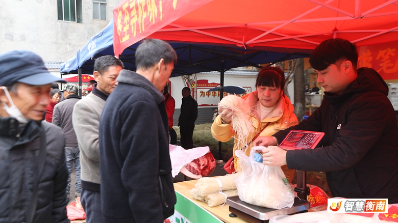 冬至暖！衡南县柞市镇政府大院变身 “家乡好物大卖场”