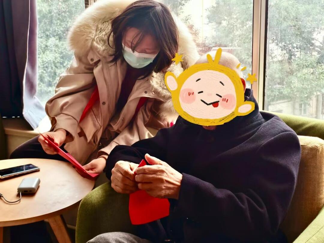 长沙民政职院民社学院学生管理党支部联合宁养志愿服务队开展“巧手折纸，纸艺传暖”活动