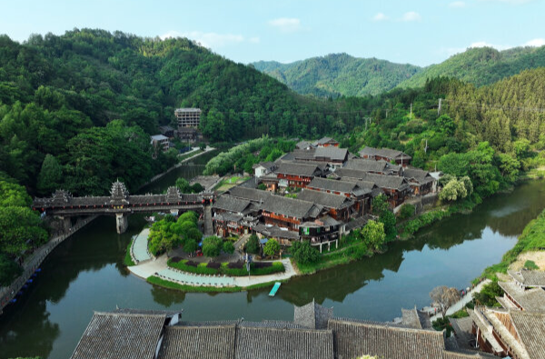 历史上的今天丨1950年12月25日 ，湖南第一个县级民族地方自治政府成立