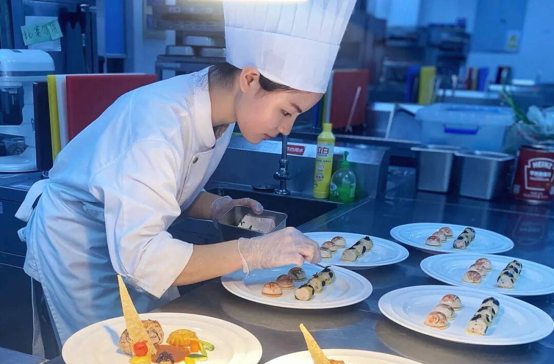 对话青春 | 头盘启初心 主菜炼锋芒——记匡鹏娜的技能成长之路