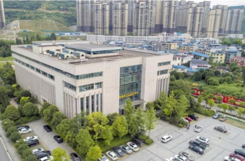 政府采购丨凤凰县教育和体育局公办学校校园安全数字化智能技防建设项目（第二次）[公开招标]