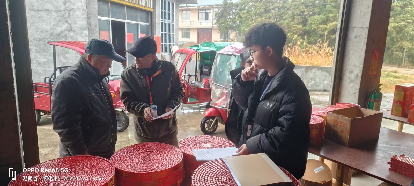 连山乡：开展扫码入企与烟花爆竹禁燃联合宣传