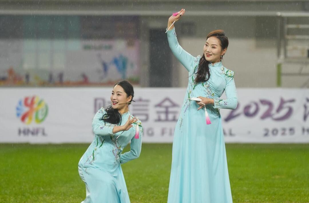 “湘”音金曲唱响湘粤两地情  “湘超”友谊赛看台化身浪漫“星海”