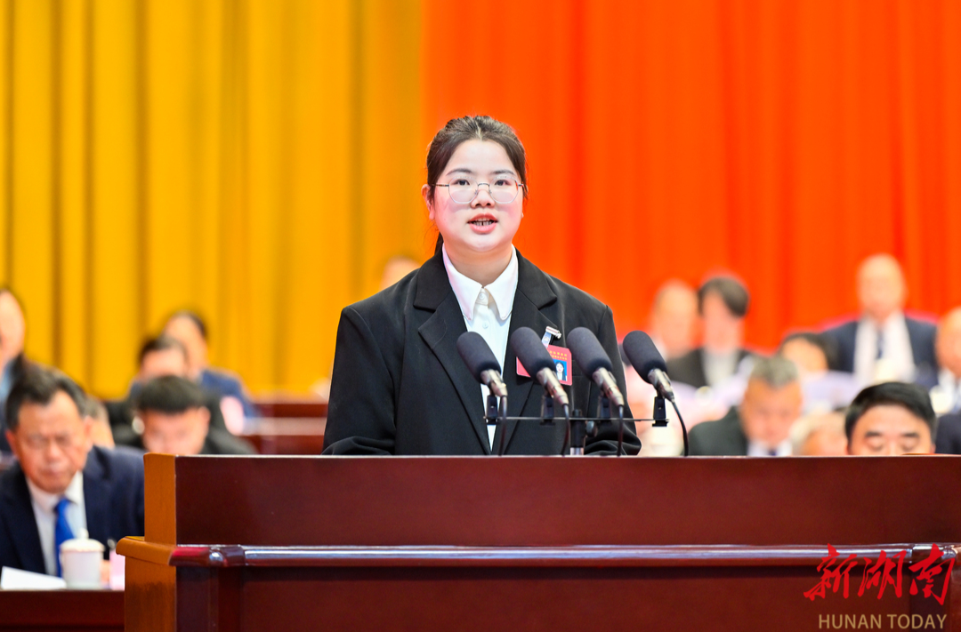 曾建亮：让“福地怀化”更有温度更具品质｜委员发言摘登③