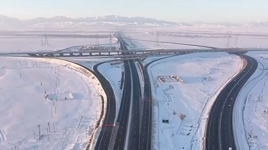 新疆南北交通大通道+1 乌尉高速公路通车