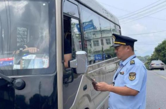 27年坚守湘鄂渝边界，他的故事太暖了