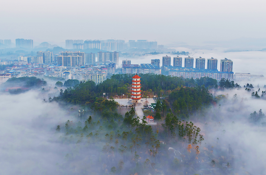 云雾升腾入画来