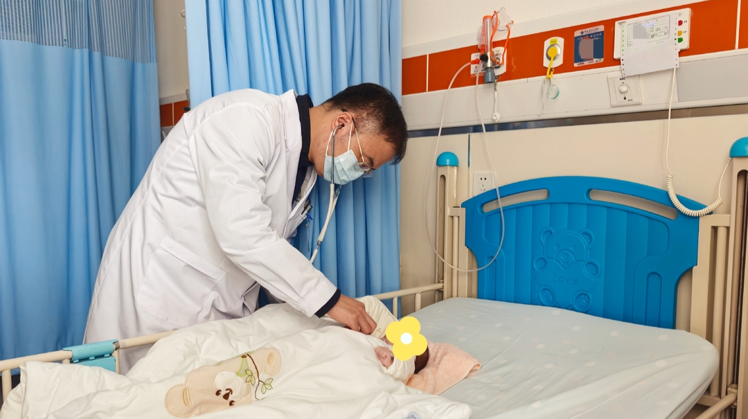 国内最小！27天新生儿闯关切除肺部“炸弹”