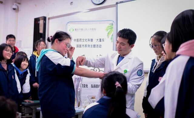 埋线、针灸、食疗……这届青年迷上中医“花式减重”