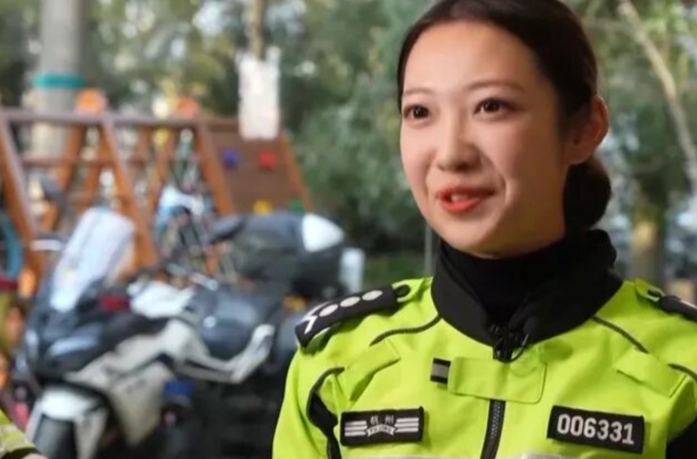 “兔子警官”回应作秀质疑