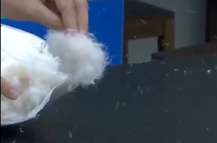 男子每天穿破羽绒服超12小时，出现呼吸衰竭就医！确诊为“羽绒肺”