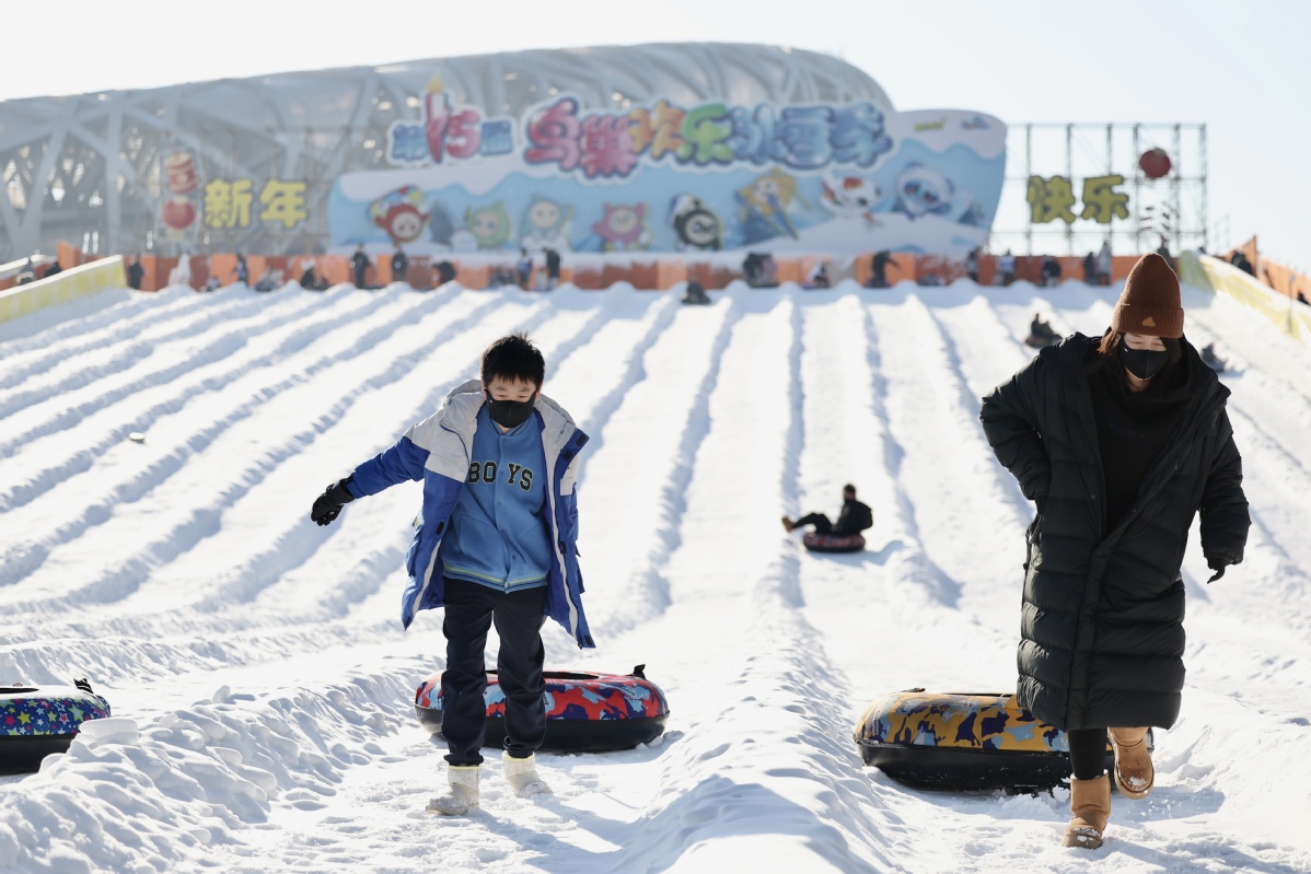 鸟巢欢乐冰雪季迎客 超4万平方米“冰雪+潮玩”空间带来新体验
