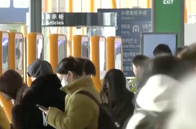 元旦假期热门航线上座率超七成 北上冰雪游、南下海岛游受青睐