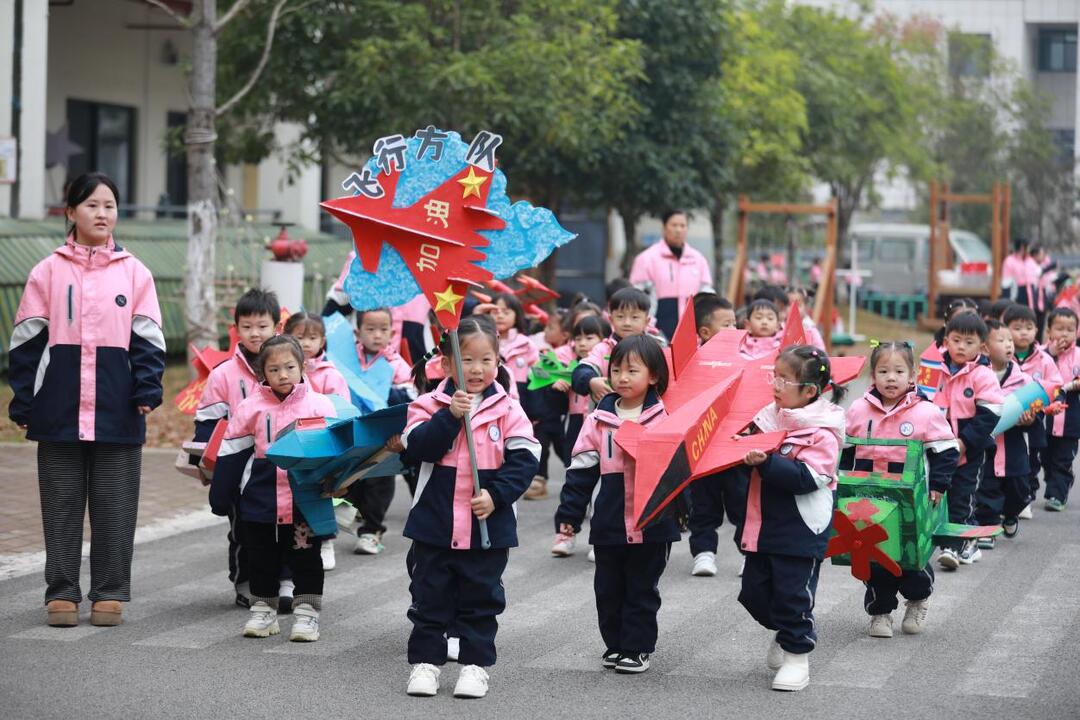 龙山一幼：萌娃强军梦·欢乐贺新年