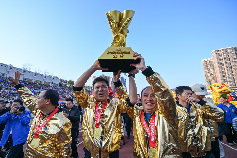 2025湘超冠军永州队举行巡游