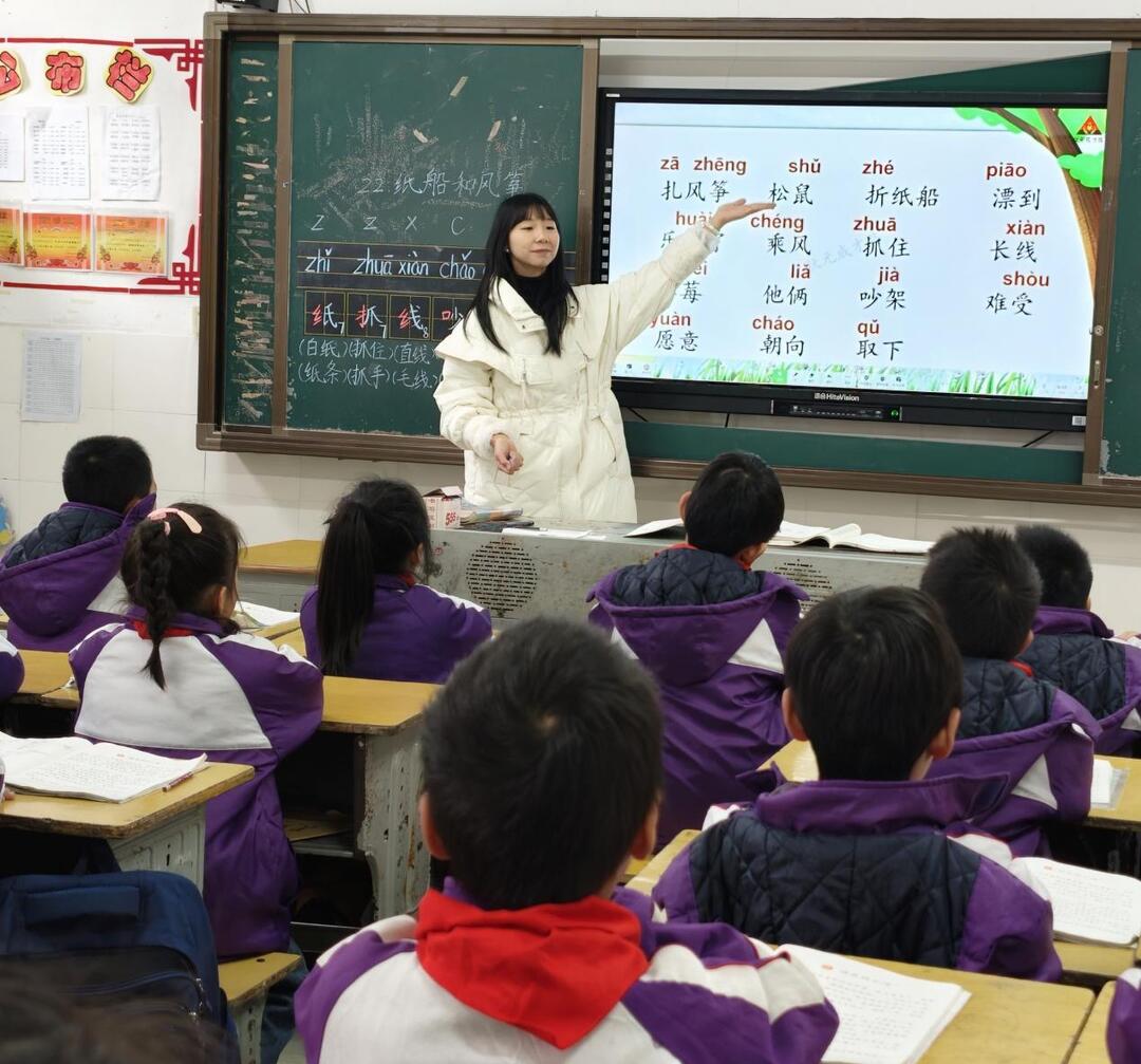 丹心一片育桃李，师德千钧铸师魂——记郴州市湘南小学教师廖琼慧