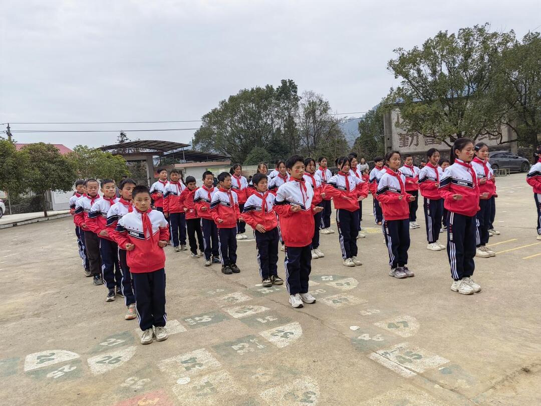 东安县白沙学校：七彩阳光展活力 旭日东升扬武魂