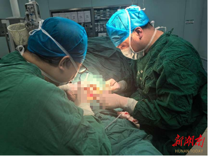 娄底市中心医院为高龄老人成功“修补”生命禁区