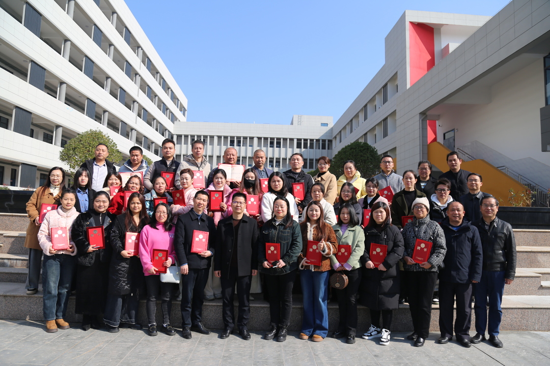 家校携手育新苗   同心共谱新篇章——衡南县一中云集校区举办家长开放日活动