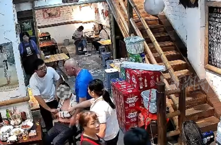 法医也是医，冷水滩法医紧急救助休克男子 