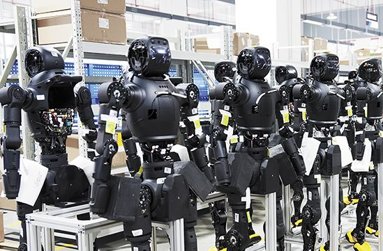 蓝思智能新园区首批人形机器人量产交付