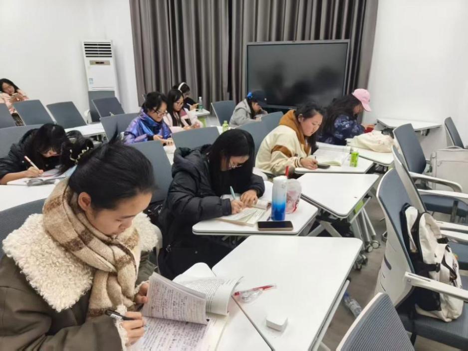 ‌ ‌长理法学院“薪火接力站”照亮学子学习路