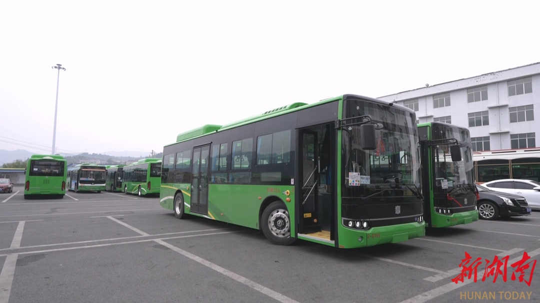 怀化城区136台新能源公交投运  绿色出行再升级