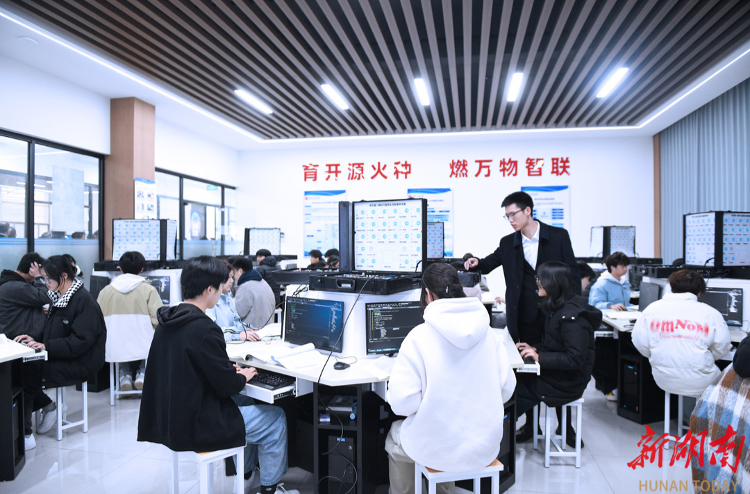长沙政校企协力共筑数字人才高地 三大基地累计培训2.42万人次@湖南日报
