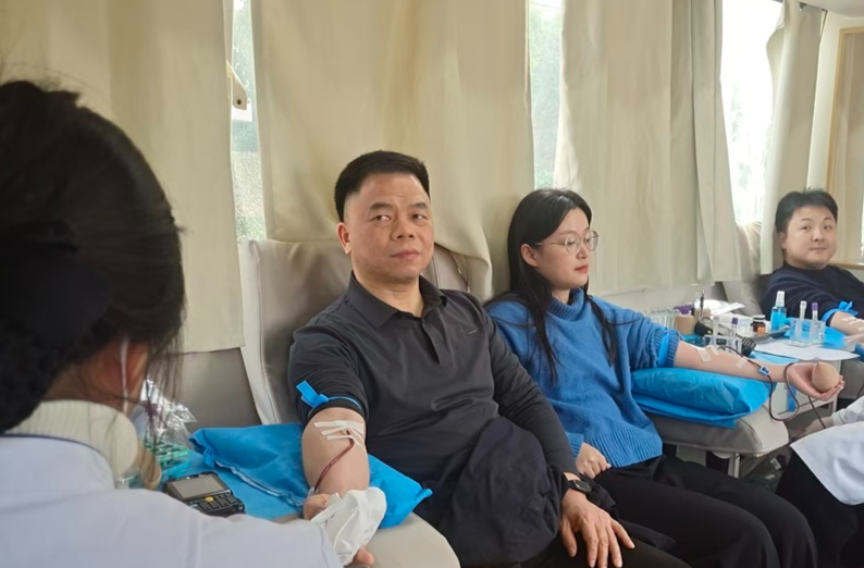 情暖元旦献热血  初心如磐显担当——湘乡市纪委监委、市教育局、市卫健局等单位联合开展无偿献血志愿活动