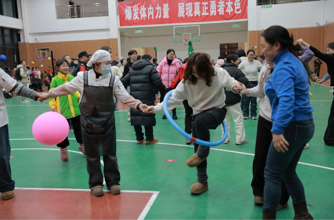 这场元旦晚会，让家校共育的心贴得更紧了