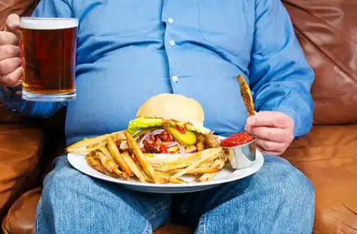 假日·提醒丨暴饮暴食易诱发急症！医生提醒假期别让健康“放假”