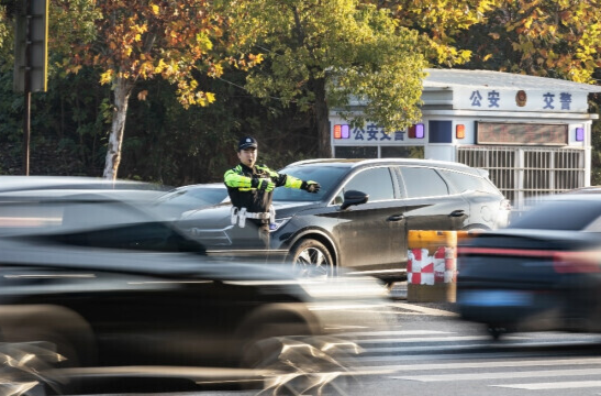 攸县人出门自带 “安全Buff”？因为这里有交警铁骑“5分钟应急圈” 