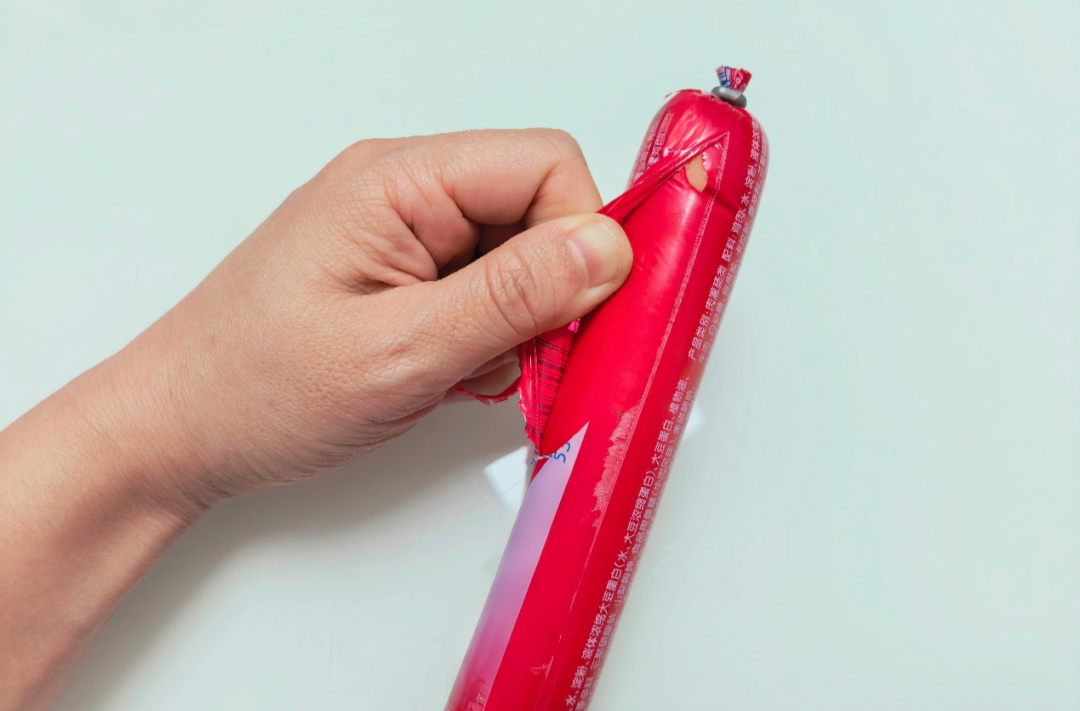 终于学会了火腿肠的正确打开方式！（别再用牙咬了）