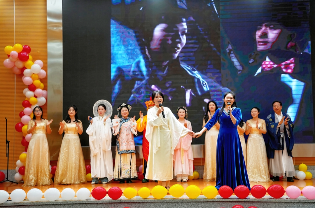 抽奖+才艺秀！湘西州民中元旦联欢夜，老师们的隐藏技能藏不住了