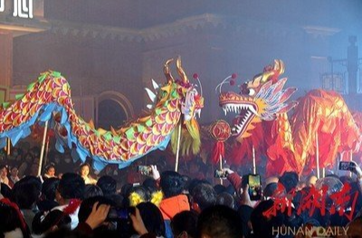 银票闯关、NPC互动、民俗体验，沉浸式体验游火了洪江古商城