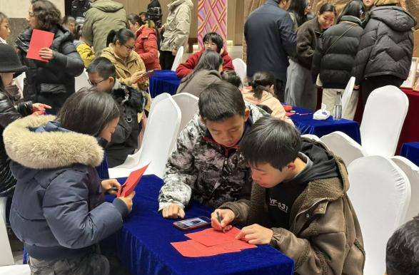 逛新展 看木偶戏 学剪纸 怀化市博物馆2026年元旦活动精彩不断