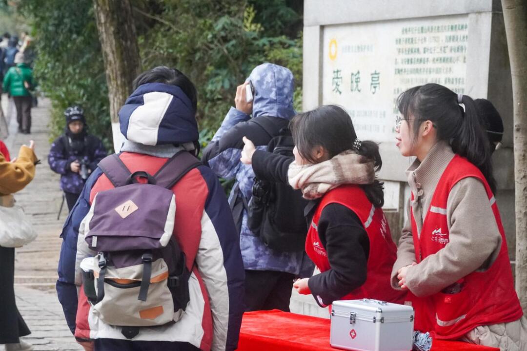 麓山景区升级服务硬核保障 冷冬暖护游客出行