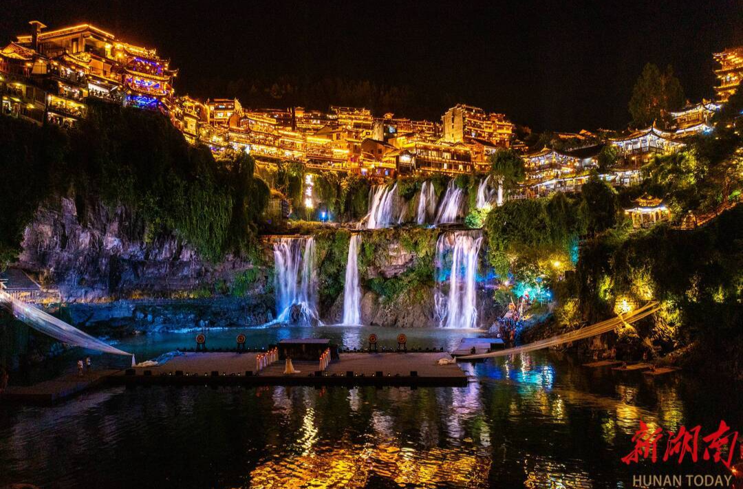 深山古镇名扬海外火爆出圈@湖南日报头版头条