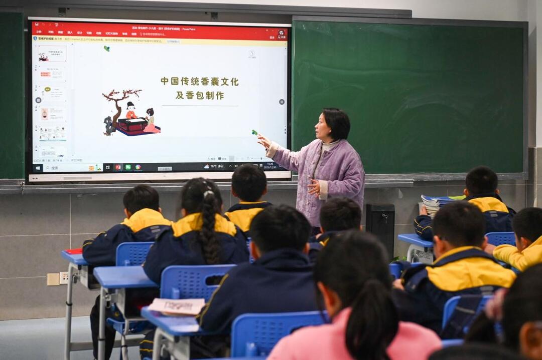 非遗润心 护航成长——长沙民政职院开展社会心理服务