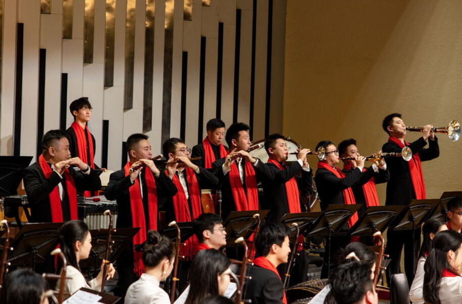 省演艺集团系列跨年演出精彩呈现，以艺术之光点亮新年 