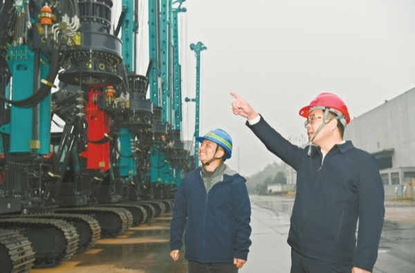 “钻”在一线的内行处长——记“全省担当作为优秀干部”唐勇