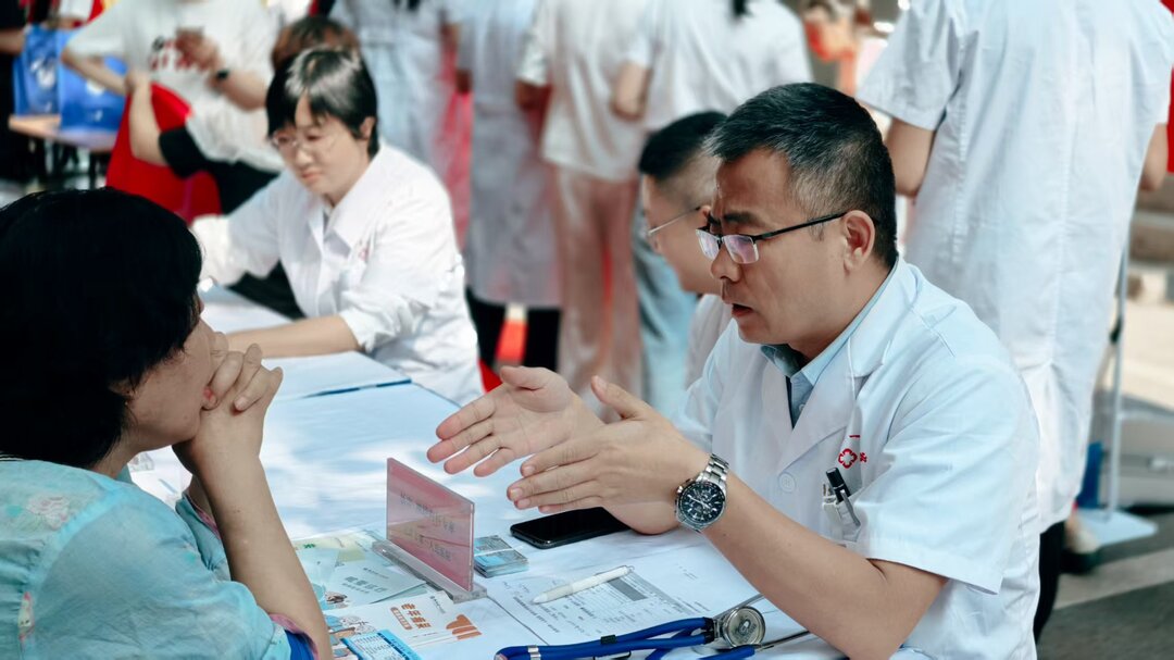 视频｜“申”生不息，护佑脑健康的医者仁心——专访湘潭市第一人民医院神经内科主任、主任医师杨申